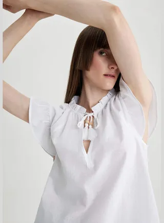 Woman Frill Neck Woven Short Sleeve Blouse