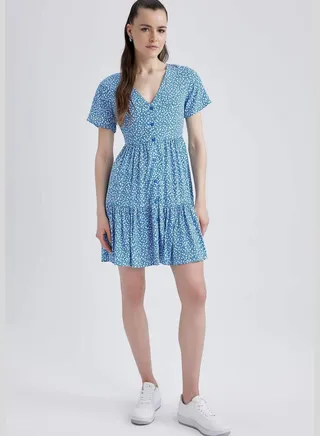 Woman Tiered V Neck Short Sleeve Woven Dress