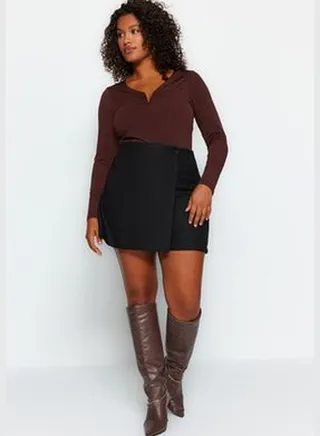 Black Plain Shorts Skirt Finike Woven Plus Size Skirt TBBAW24AP00002