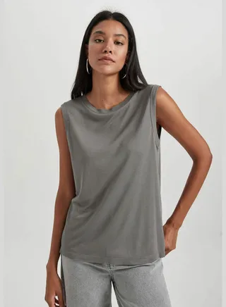 Woman Crew Neck Knitted Athlete