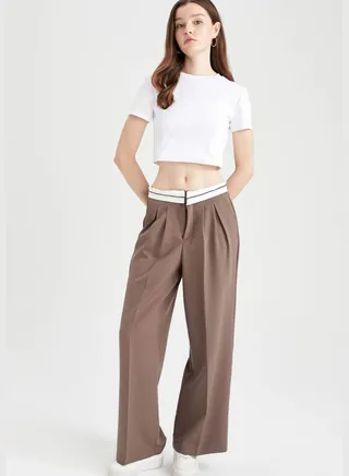 Woman Wide Leg Woven Trousers