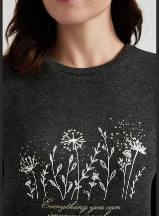 Woman Crew Neck Knitted Long Sleeve T-Shirt