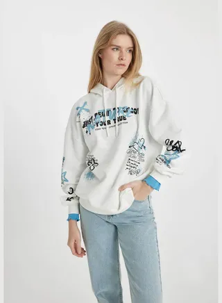 Woman Oversize Fit Hooded Knitted Sweatshirt