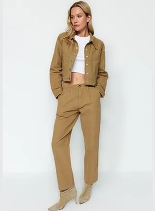 Camel Pleated High Waist Straight Jeans TWOAW24JE00191