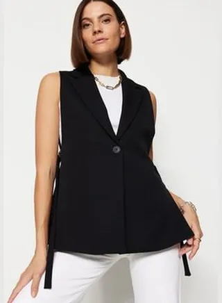 Black Fitted Woven Vest TWOAW23YE00032