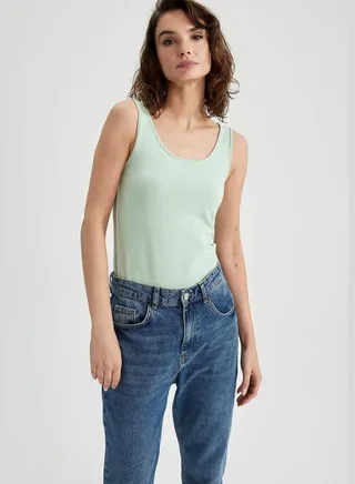 Woman Slim Fit Basic Crew Neck Tank Top