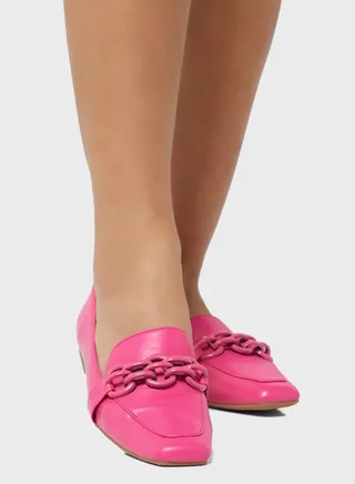 Tonal Chain Square Toe Loafer Pink