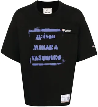 graphic-print T-shirt