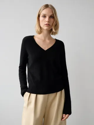 Essential Cashmere Shrunken V Neck