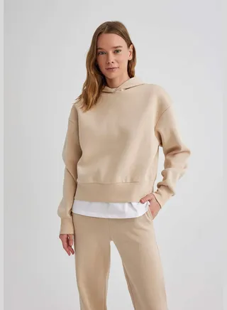 Woman Boxy Fit Hooded Knitted Sweatshirt