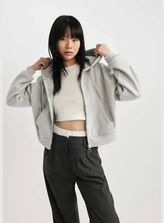 Woman Regular Fit Knitted Cardigan