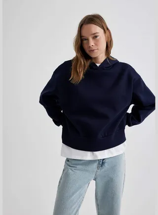 Woman Boxy Fit Hooded Knitted Sweatshirt