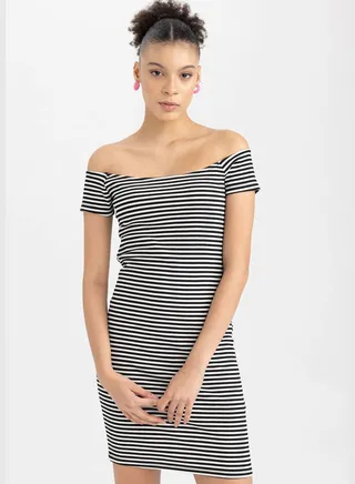 Woman Boat Neck Short Sleeve Knitted Dress