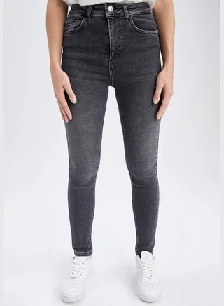 Woman Skinny Fit Denim Trousers