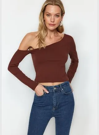 Brown One-Shoulder Cotton Slim Fit Crop Knitted Blouse TWOAW24BZ00099