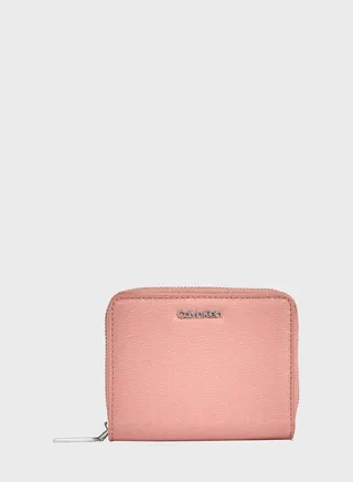 Must Zip Around Small Wallet