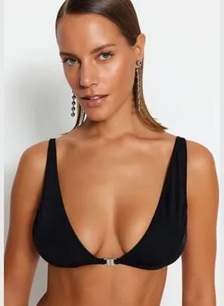 Black Triangle Accessorized Bikini Top TBESS23BU00370