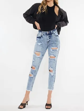 Collie High Rise Mom Jeans in Medium Wash