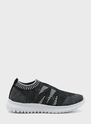 Pattern Knit Pull On Comfort Shoe