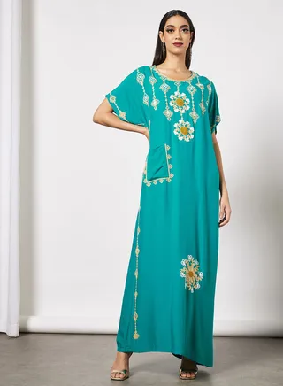 Jalabiya Embellished With Abstract Embroidery