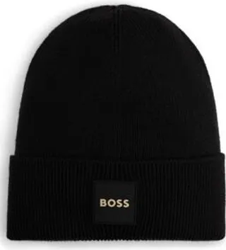 Beanie hat with ribbed structure and logo badge