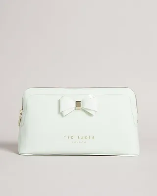 Curved Bow Wash Bag in Pale Green