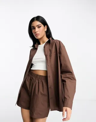 ASOS DESIGN oversized shirt with dipped hem in chocolate