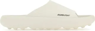 Slippers realized in rubber characterized by logo in relief on the band.
