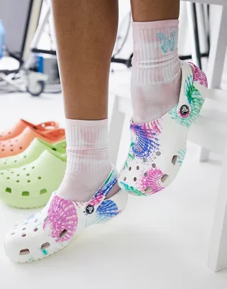 Crocs classic clogs in cyber beach