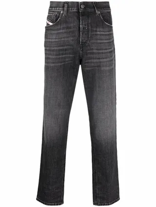 D-Fining tapered whisker jeans