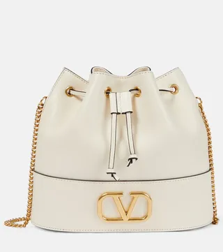 VLogo Signature Small leather bucket bag