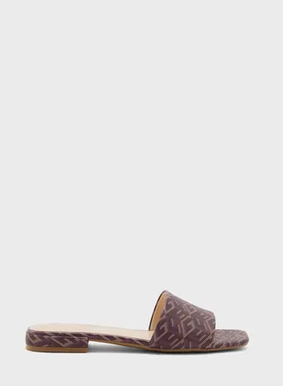 Task Flat Sandals