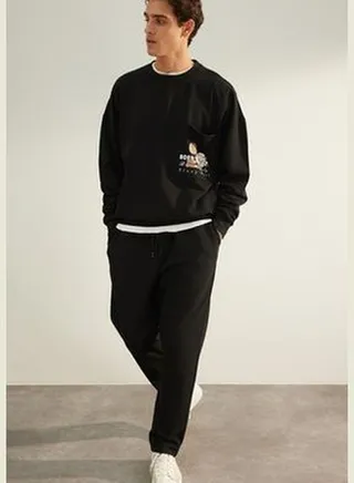Limited Edition Black Men's Regular/Regular Fit Thick Sweatpants.