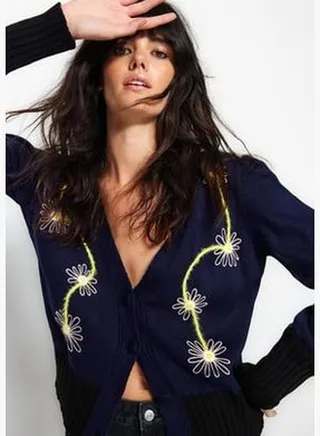 Navy Blue Embroidery Detailed V-Neck Knitwear Cardigan TWOAW24HI00298