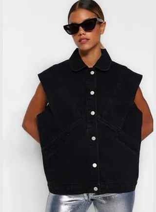 Black Stitching Detail Denim Vest TWOAW24YE00057
