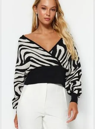 Black Crop, Double-breasted Patterned Knitwear Sweater TWOAW24KZ01149