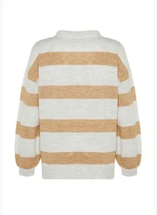 Wide fit in ecru. A Soft Textured Color Block Knitwear Sweater TWOAW23KZ00688.
