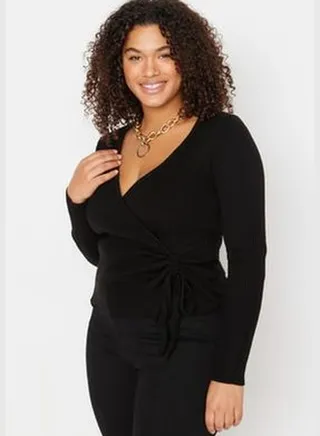 Black V-Neck Shirred Detailed Knitwear Sweater TBBAW23AN00069