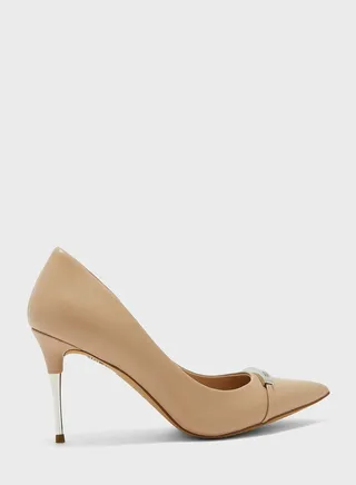 Vesa Pointed Toe Pumps