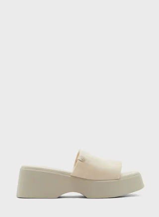 Yassu Low Heel Sandals