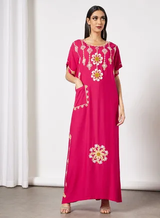 Jalabiya Embellished With Abstract Embroidery