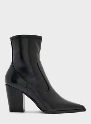Vora Ankle Boots