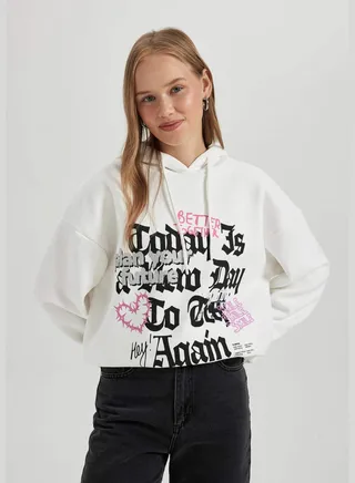 Woman Oversize Fit Hooded Knitted Sweatshirt