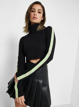Turtle eck rop tape details sweater