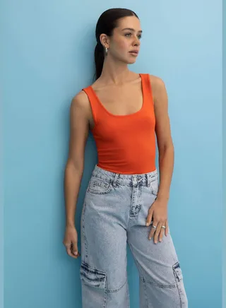 Woman Slim Fit Basic Crew Neck Tank Top