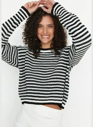 Black Crop Crew Neck Knitwear Sweater