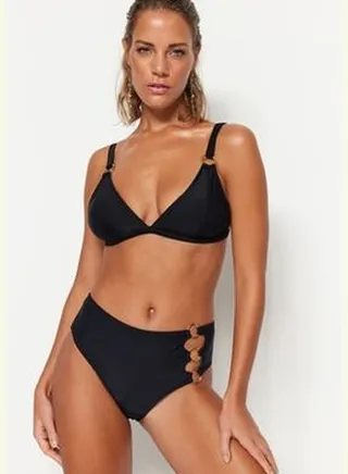 Black Triangle Accessorized Bikini Top TBESS23BU00190