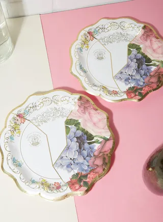 Truly Scrumptious Scalloped Medium Plate, 12Pk