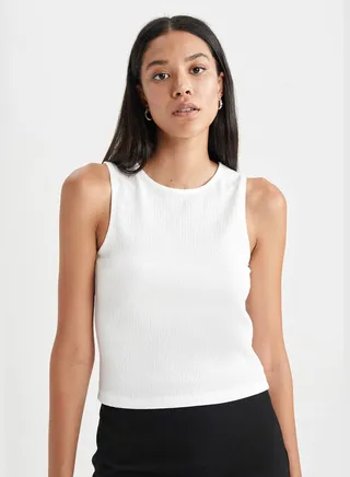 Woman Slim Fit Crew Neck Knitted Tank Top