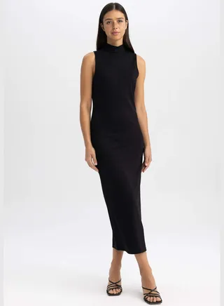 Woman Mock Neck Short Sleeve Knitted Dress